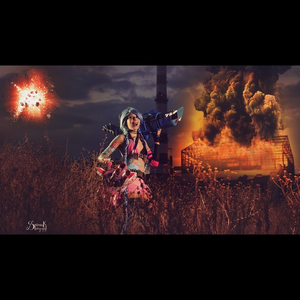 Darkenya Cosplay as Jinx