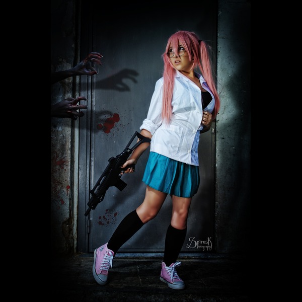 Highschool of the Dead, students vs zombies