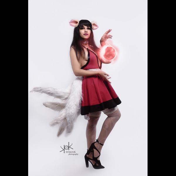 Ailiroy as Ahri, Yvaine Dazzling as Katarina and Alisa Murphy (IG@alexandra_frou) as Varus (crossplay)