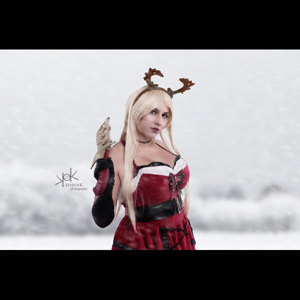 Ailiroy as Ahri, Yvaine Dazzling as Katarina and Alisa Murphy (IG@alexandra_frou) as Varus (crossplay)