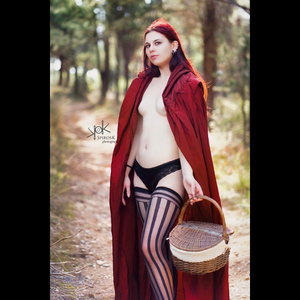 Red Riding Hood 18+ (2022)